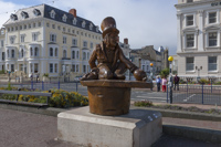 The Mad Hatter (sculpter: Simon Hedger), Llandudno, Conwy, N.Wales.