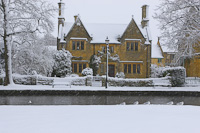 Bourton-on-the-Water, Cotswolds, Gloucestershire, England.